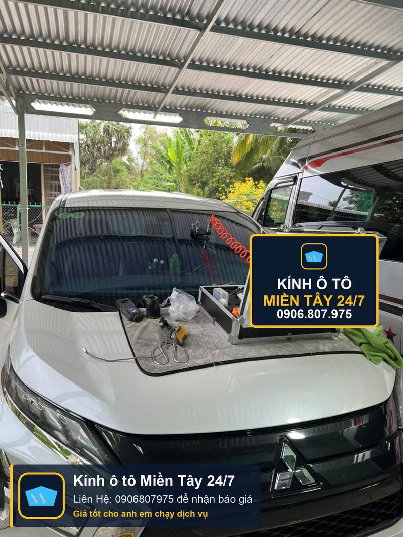 Hàn kính lái Mitsubishi Xpander bằng keo resin UV – bộ dụng cụ hàn kính chuyên dụng